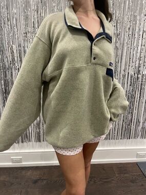 Patagonia oatmeal heather w/ new navy snap-T fleece pullover (Like-new)